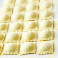Load image into Gallery viewer, Spinach & Ricotta Ravioli